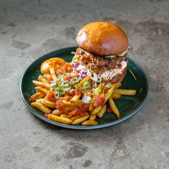 Picture of Madugå: Deli- fusion Chicken burger